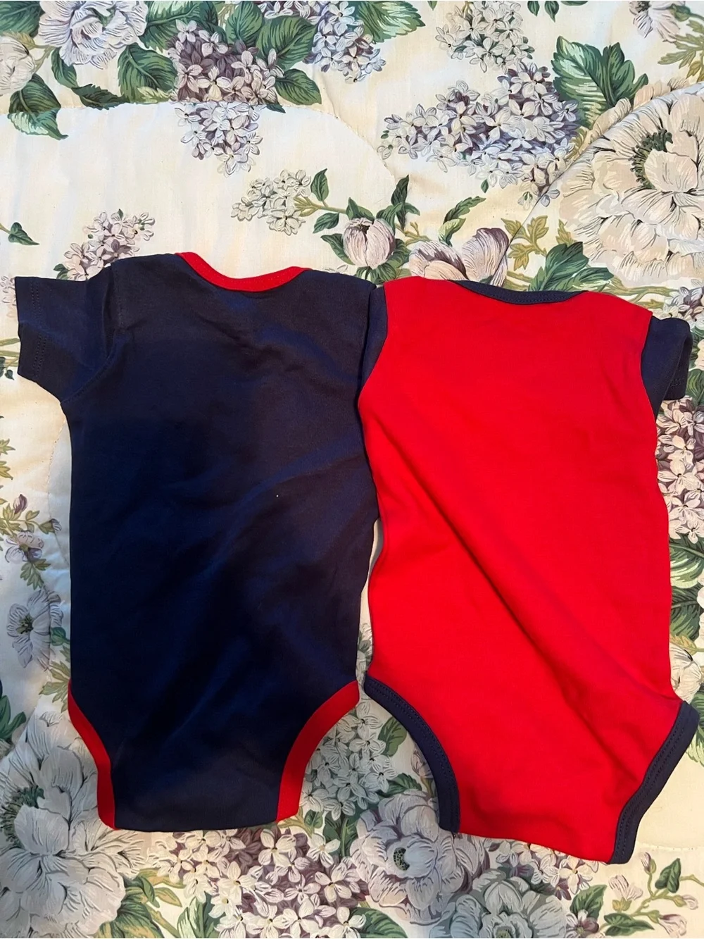 Baby Atlanta Braves Bodysuit MLB Infant 2PC  Set Size 3-6 months